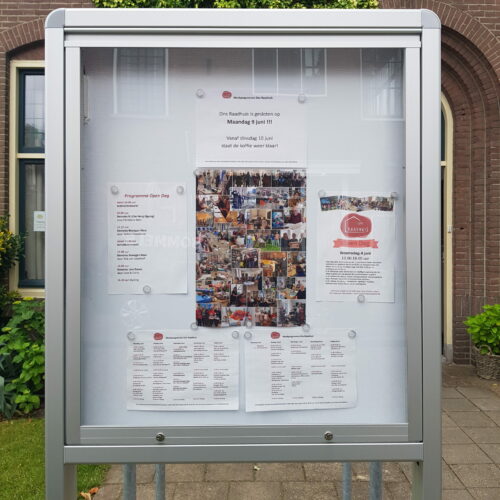 Vrijstaande informatieborden 32 Enkelzijdig informatiebord, verschillende opties mogelijk